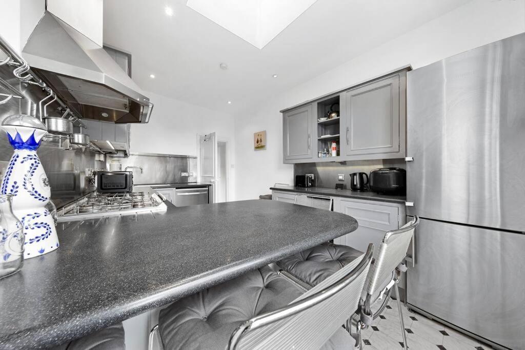 Spacious Sleep 11 With Terrace In Earls Court Ec99 Londres Extérieur photo