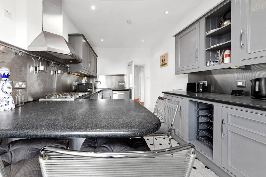 Spacious Sleep 11 With Terrace In Earls Court Ec99 Londres Extérieur photo